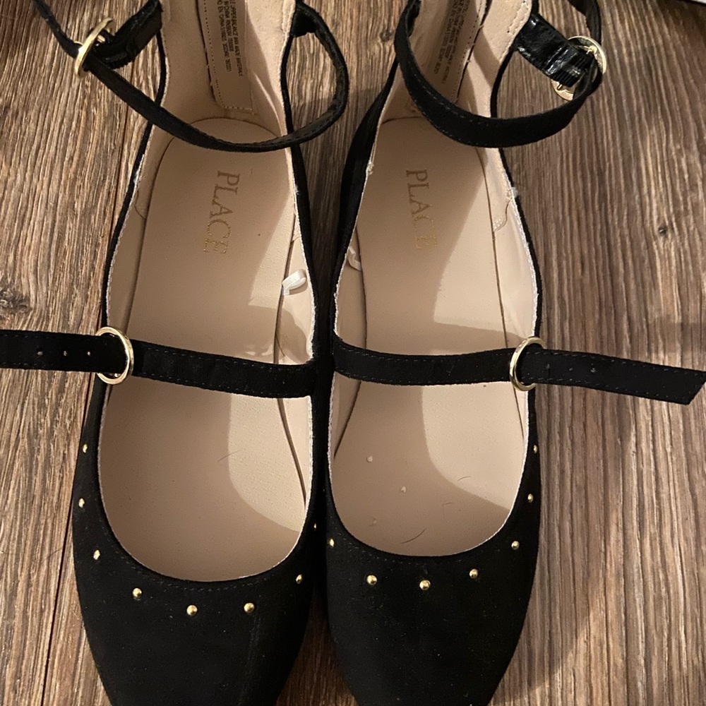 Children’s place shoes size 2